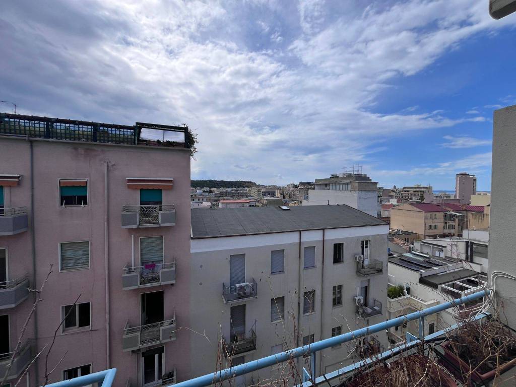 appartamento in vendita a Cagliari in zona Villanova