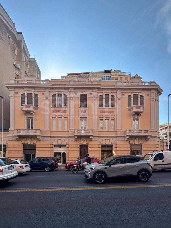 locale commerciale in vendita a Cagliari in zona Villanova