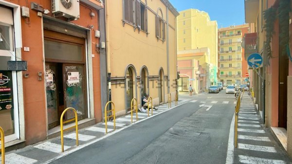 locale commerciale in vendita a Cagliari in zona Villanova