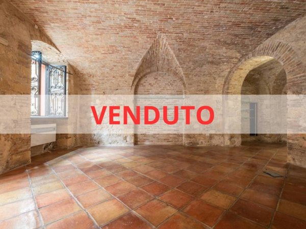 negozio in vendita a Cagliari in zona Villanova