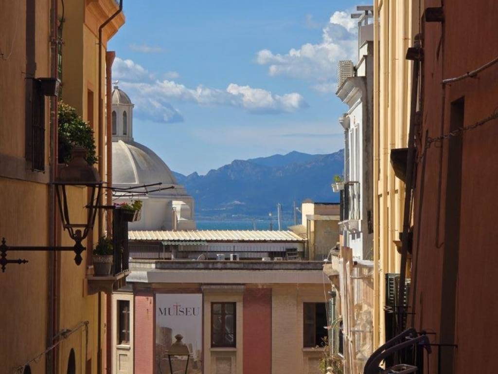 appartamento in vendita a Cagliari in zona Marina