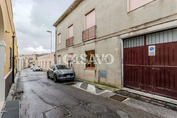 appartamento in vendita a Cagliari in zona Pirri