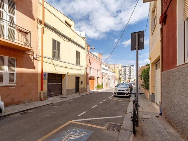 appartamento in vendita a Cagliari in zona Villanova