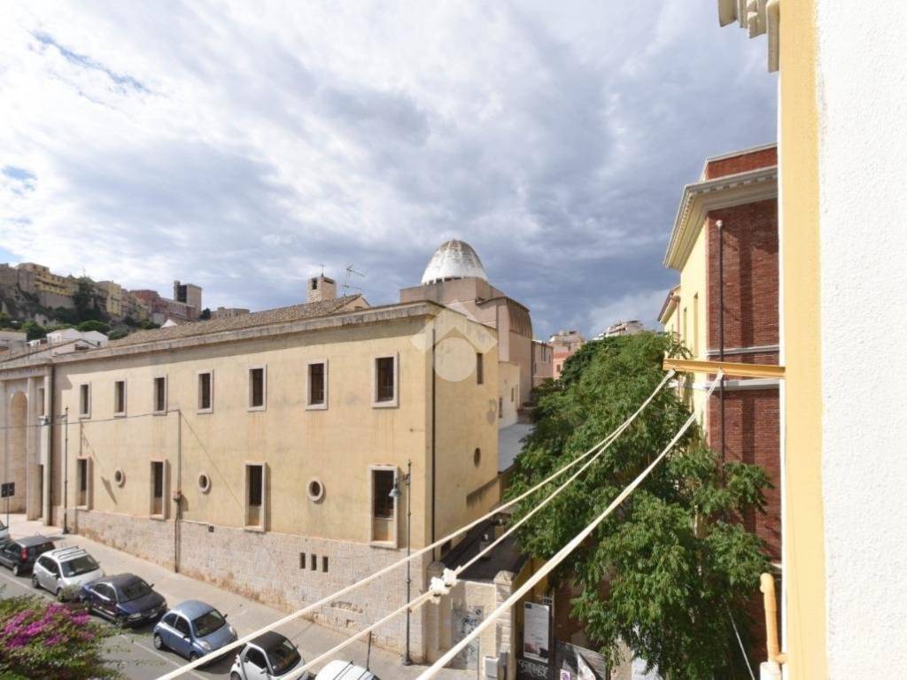 appartamento in vendita a Cagliari in zona Villanova