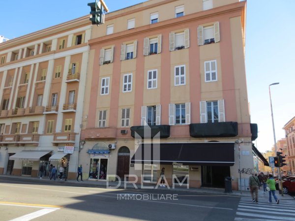 locale commerciale in vendita a Cagliari in zona Villanova