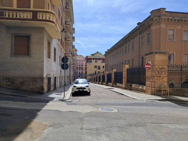 locale commerciale in vendita a Cagliari in zona Stampace/Punici