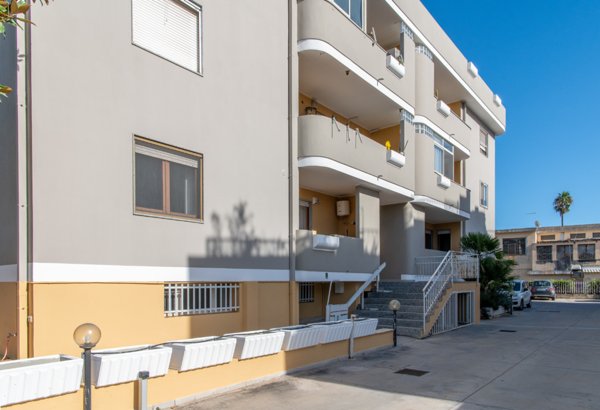 ufficio in vendita a Cagliari in zona Genneruxi