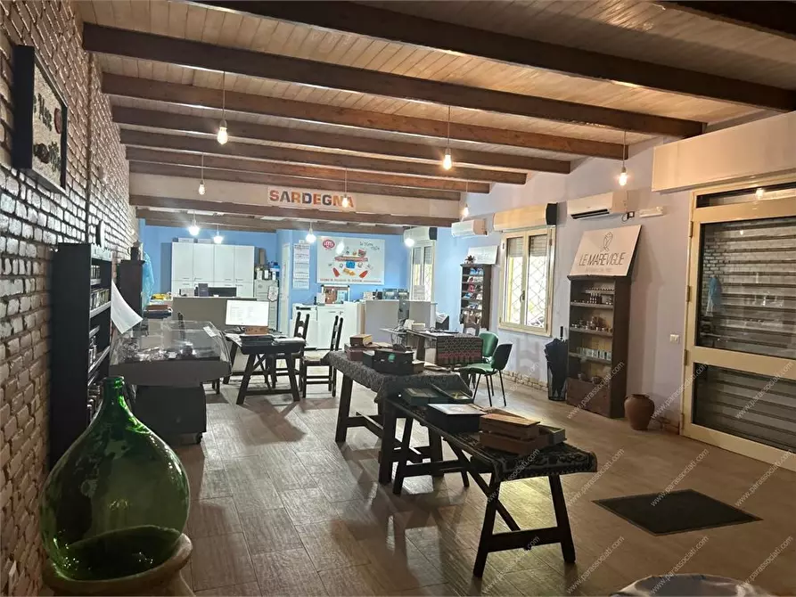 negozio in vendita a Cagliari in zona CEP