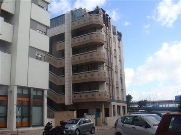 ufficio in vendita a Cagliari in zona Genneruxi