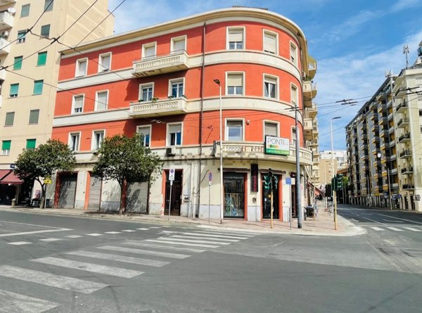 locale commerciale in vendita a Cagliari in zona San Benedetto