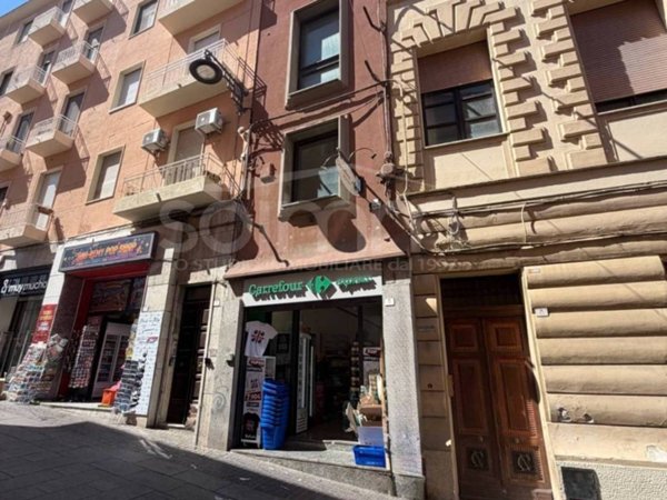 negozio in vendita a Cagliari in zona Marina