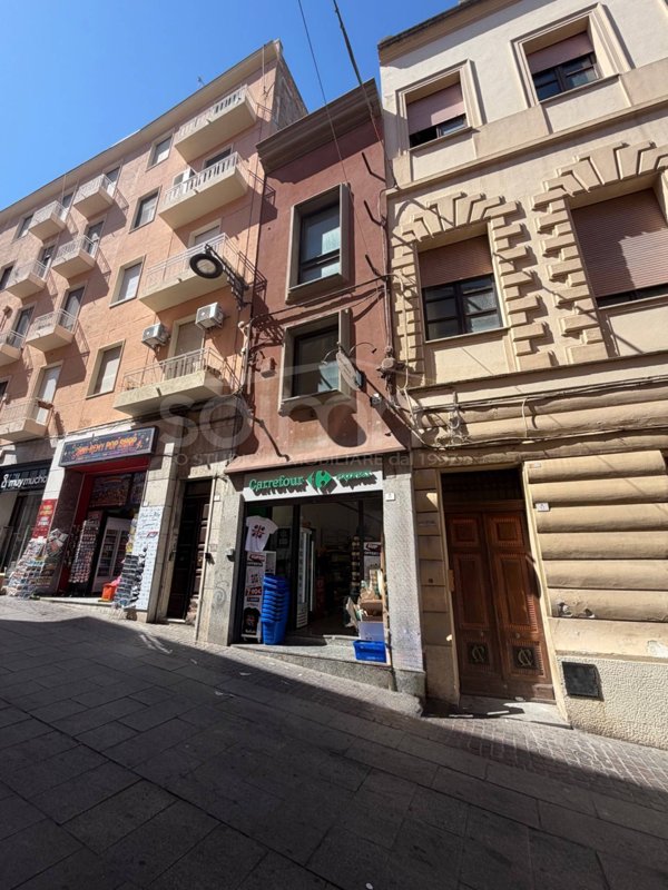locale commerciale in vendita a Cagliari in zona Marina