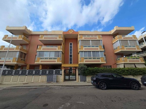 appartamento in vendita a Cagliari in zona Genneruxi