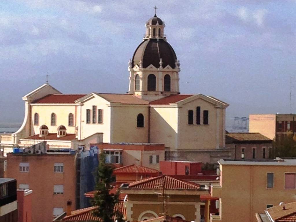 appartamento in vendita a Cagliari in zona Bonaria