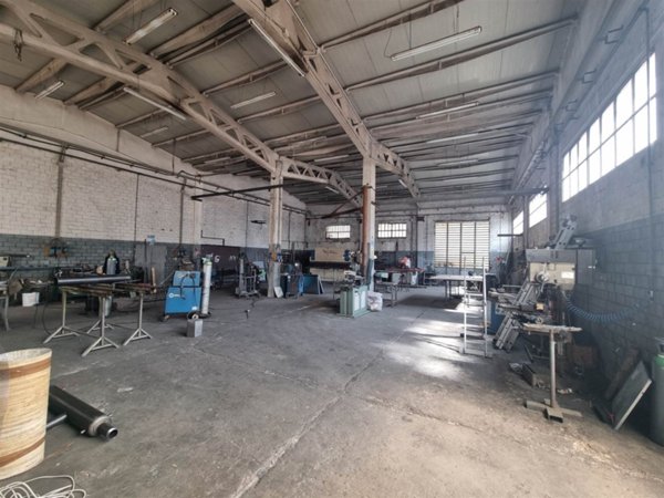 locale commerciale in vendita a Cagliari in zona Sant'Avendrace