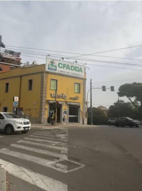 locale commerciale in vendita a Cagliari in zona Tuvixeddu/Tuvumannu