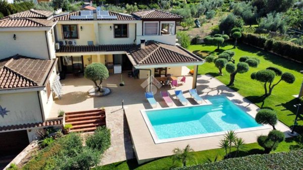 casa indipendente in vendita a Capoterra in zona Poggio dei Pini