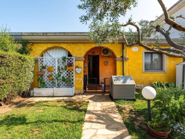 casa indipendente in vendita a Capoterra in zona La Maddalena