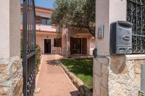 casa indipendente in vendita a Capoterra in zona La Maddalena