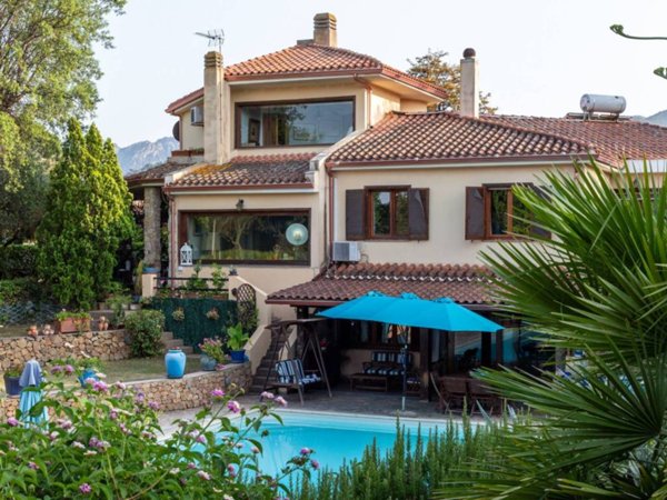 casa indipendente in vendita a Capoterra in zona Poggio dei Pini