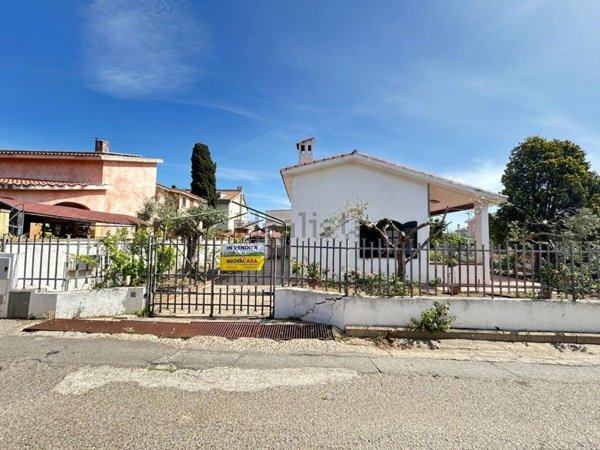 casa indipendente in vendita a Capoterra in zona La Maddalena