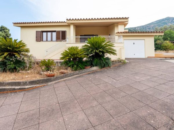 casa indipendente in vendita a Capoterra in zona Poggio dei Pini