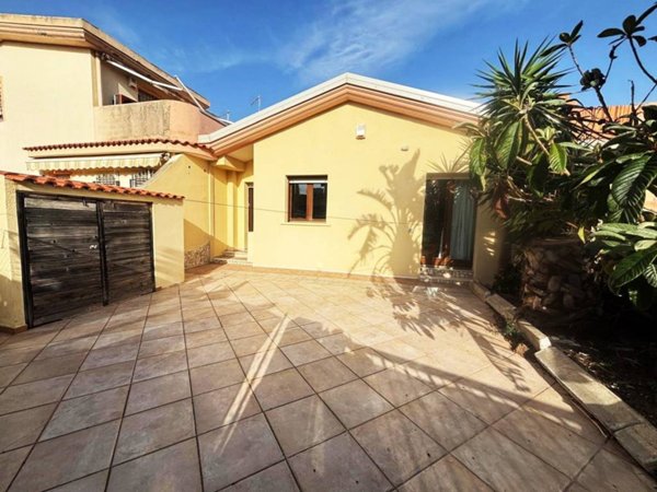 casa indipendente in vendita a Capoterra in zona La Maddalena