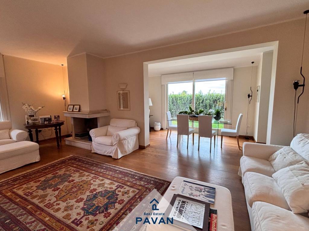 casa indipendente in vendita a Capoterra in zona La Maddalena