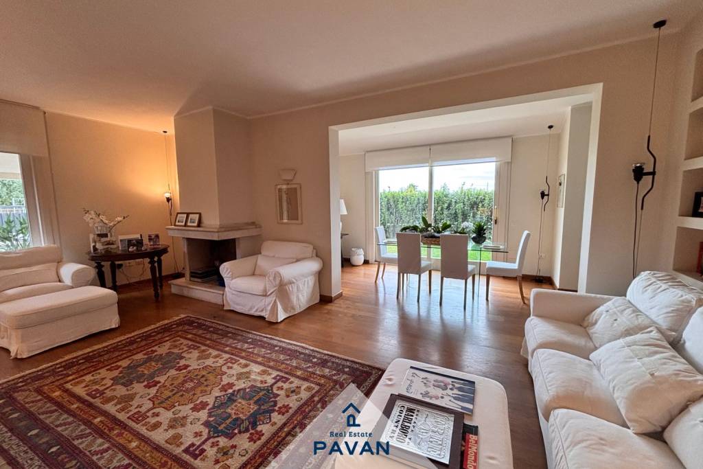 casa indipendente in vendita a Capoterra in zona La Maddalena