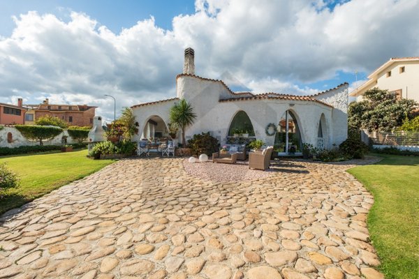 casa indipendente in vendita a Capoterra in zona Frutti D'oro