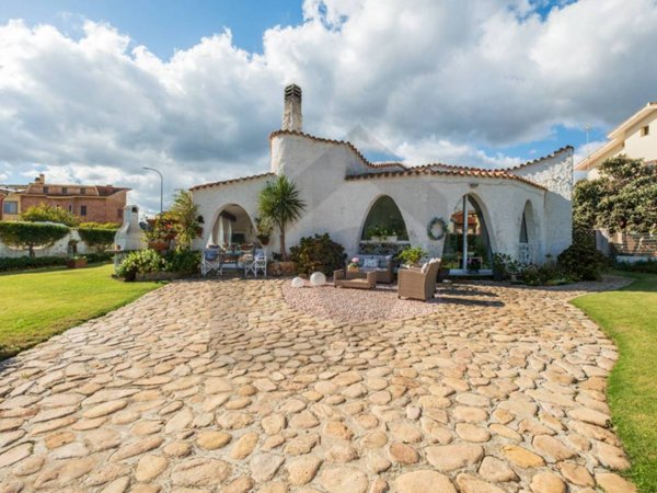 casa indipendente in vendita a Capoterra in zona Frutti D'oro