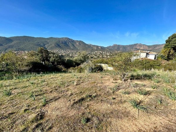 terreno edificabile in vendita a Capoterra in zona Poggio dei Pini
