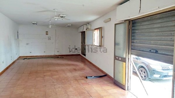 locale commerciale in vendita a Capoterra