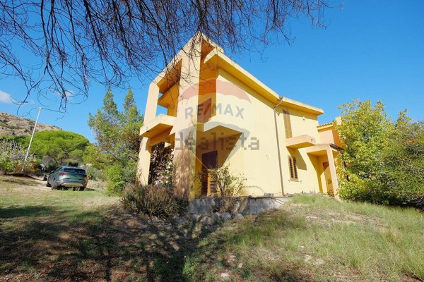 casa indipendente in vendita a Capoterra in zona Poggio dei Pini