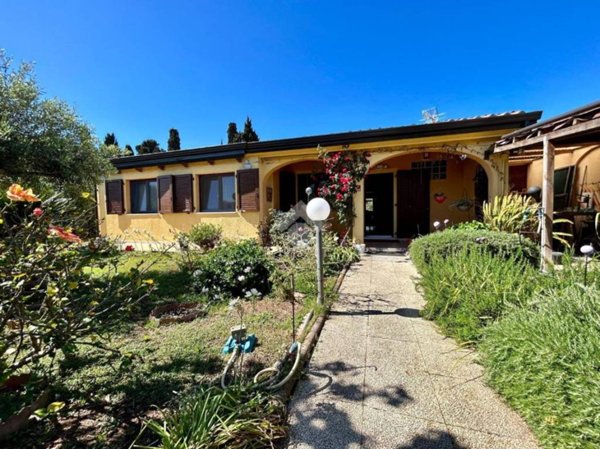 casa indipendente in vendita a Capoterra in zona La Maddalena
