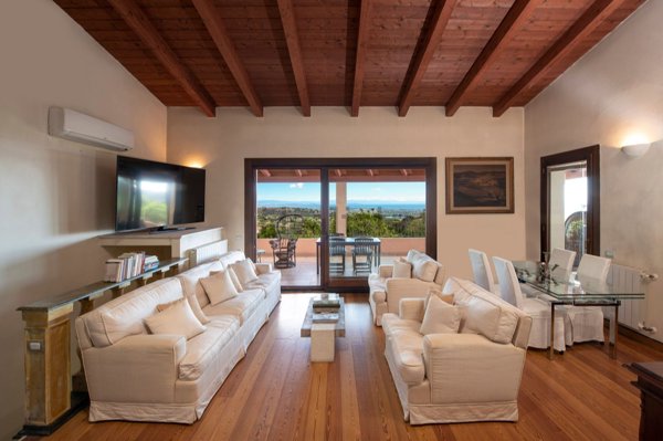 esavano in vendita a Capoterra in zona Poggio dei Pini