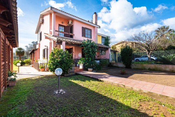 casa indipendente in vendita a Capoterra in zona Poggio dei Pini