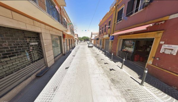 locale commerciale in vendita a Capoterra