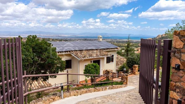 casa indipendente in vendita a Capoterra in zona Poggio dei Pini