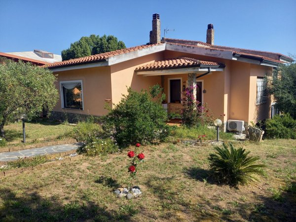 villa in vendita a Capoterra in zona Poggio dei Pini