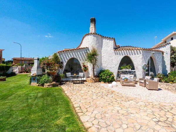 casa indipendente in vendita a Capoterra in zona La Maddalena