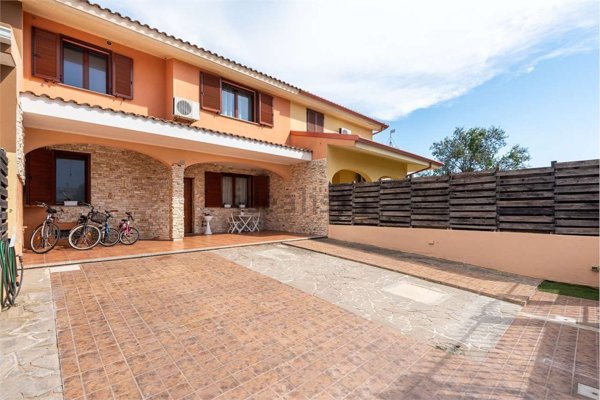 casa indipendente in vendita a Capoterra in zona Poggio dei Pini