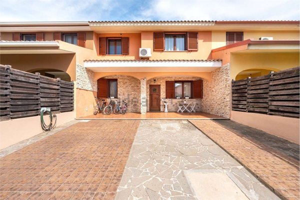 casa indipendente in vendita a Capoterra in zona Poggio dei Pini