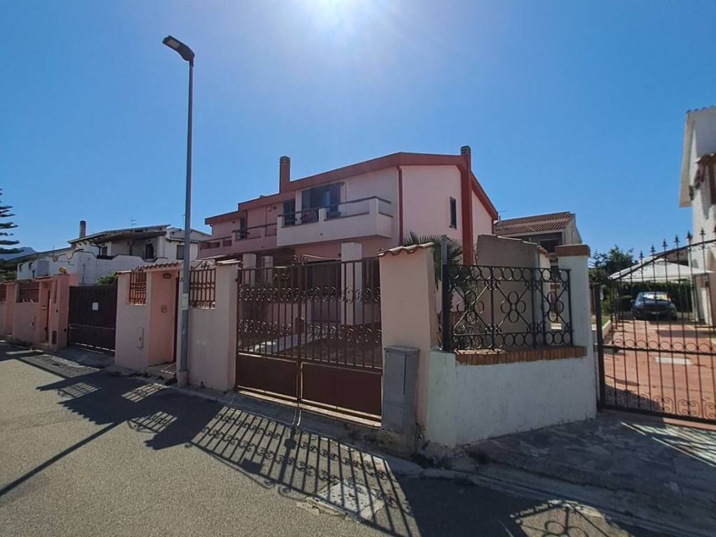 casa indipendente in vendita a Capoterra in zona La Maddalena