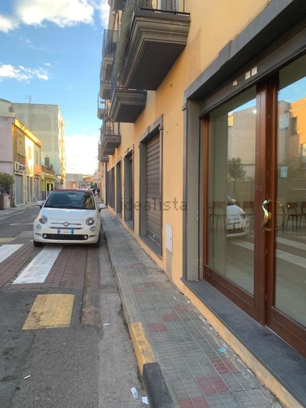 locale commerciale in vendita a Decimomannu