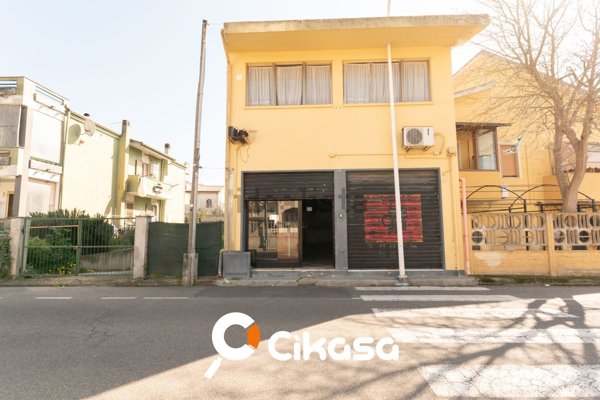 locale commerciale in vendita a Decimomannu