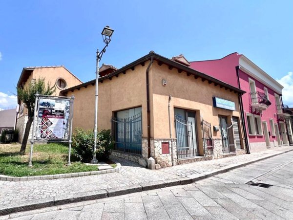 negozio in vendita a Maracalagonis in zona Centro Storico