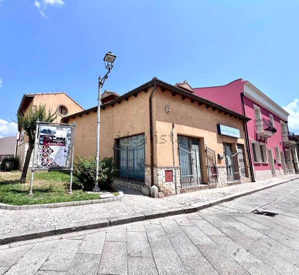 locale commerciale in vendita a Maracalagonis in zona Centro Storico
