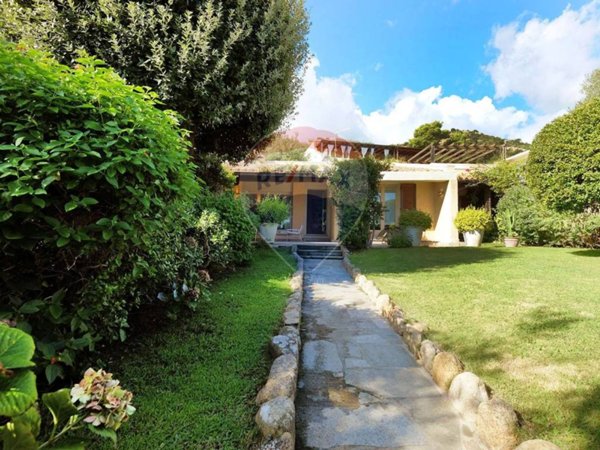 casa indipendente in vendita a Pula