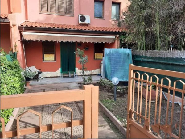 casa indipendente in vendita a Pula